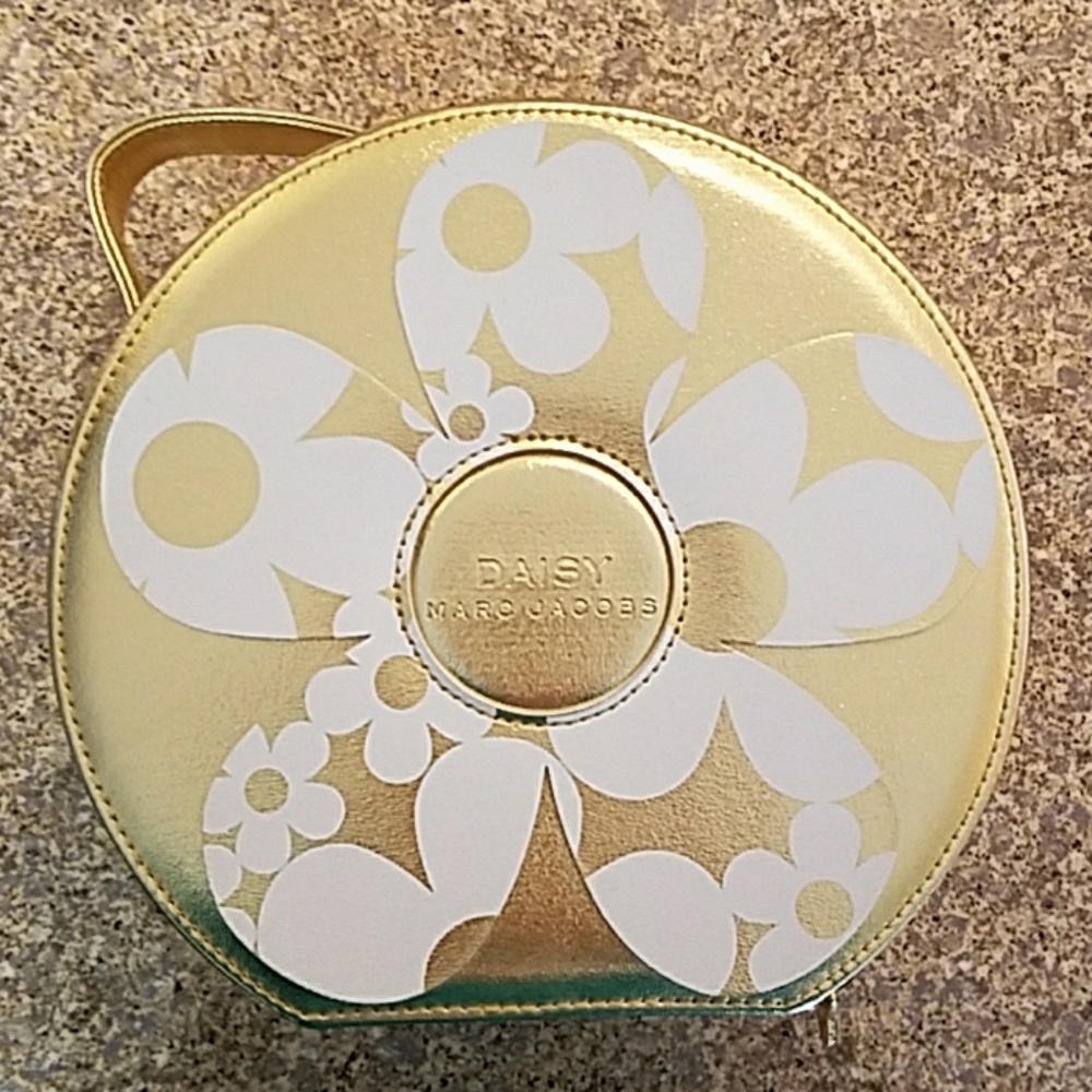 Marc Jacob's Daisy makeup bag - Metallic Gold